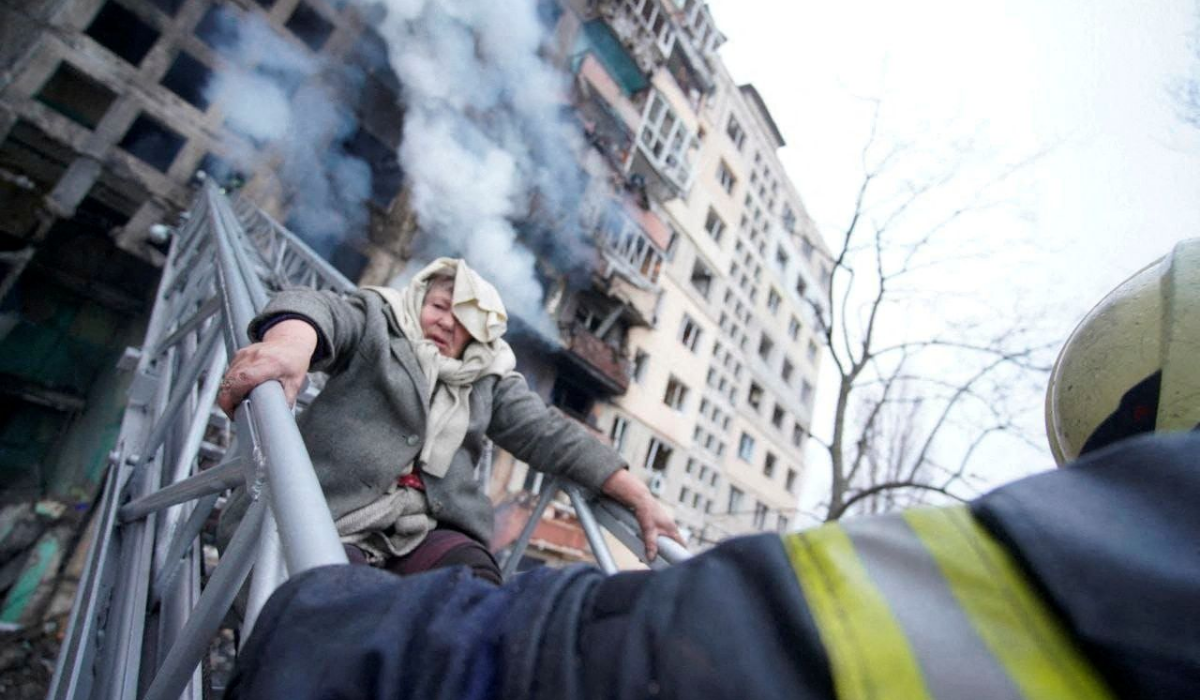 Kyiv apartment block shelled but 'hard' Ukraine peace talks go ahead